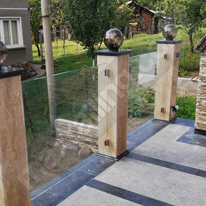 Стъклен парапет по тераса